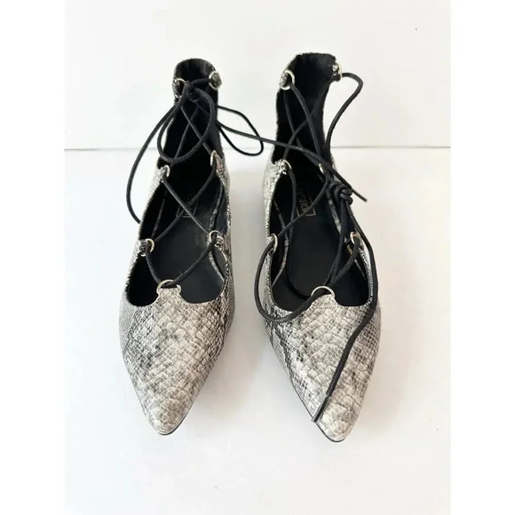 TOPSHOP Size 6.5 Gray Snakeskin Lace Up Flats Pointy Toe - Picture 2 of 9